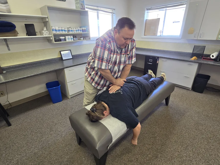 Seated neck and shoulder assessment